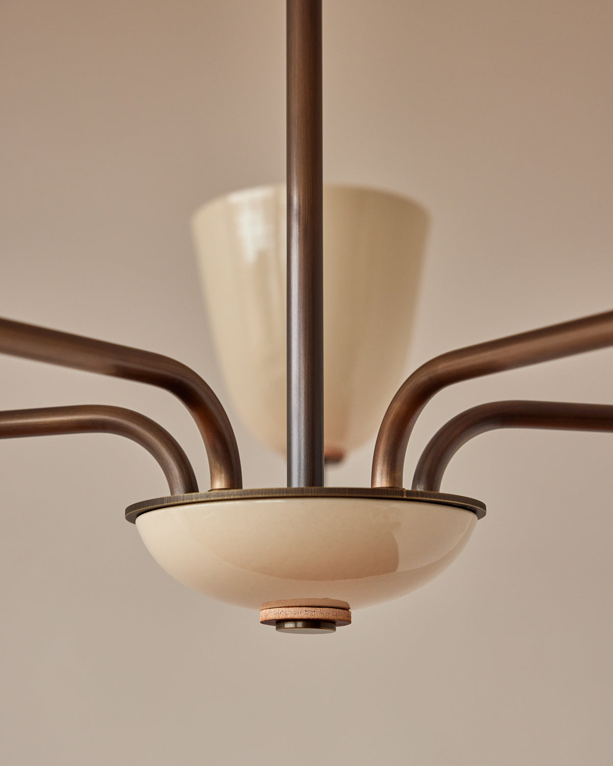 #shade-finish_cream #metal-finish_antique brass