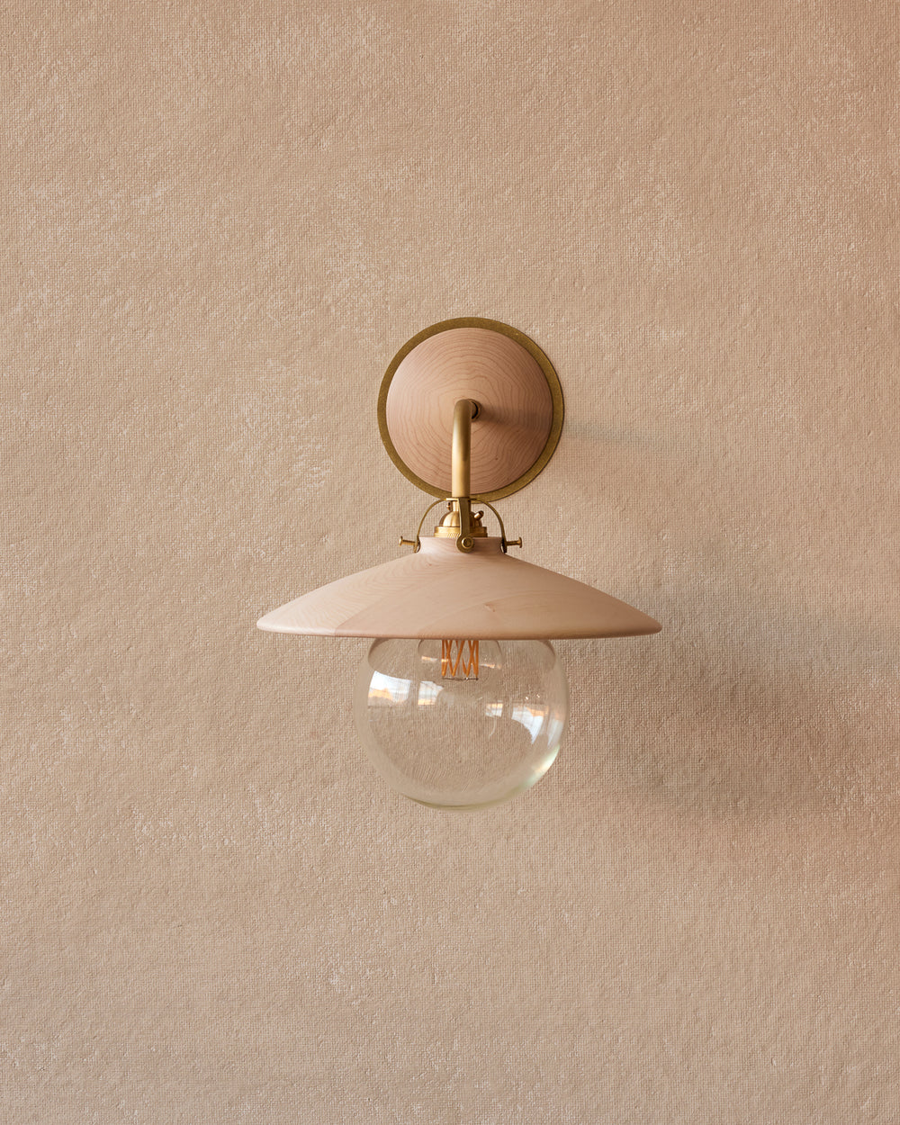 #shade-finish_clear maple
#metal-finish_satin brass
#globe_clear glass