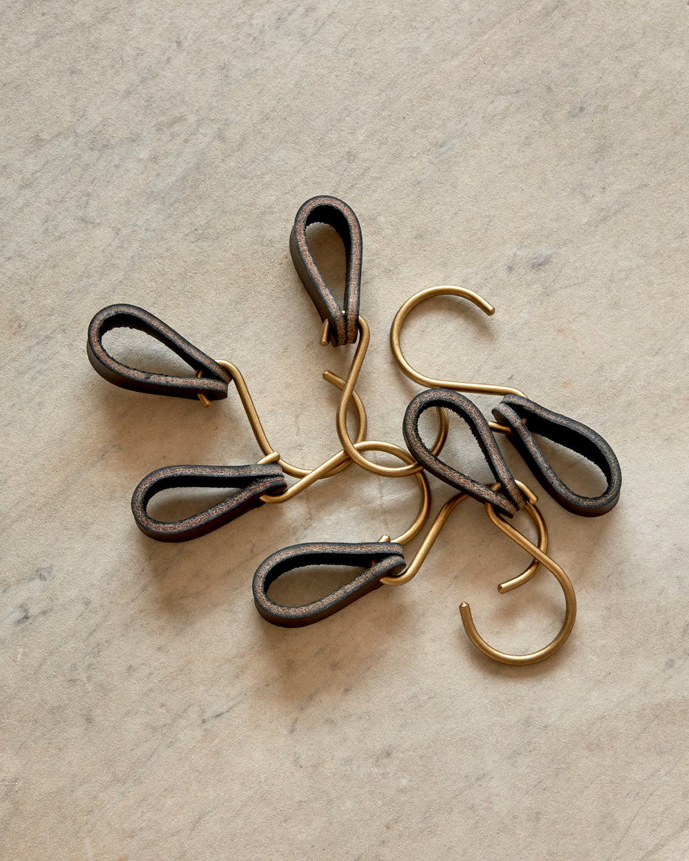 #leather-finish_black harness
